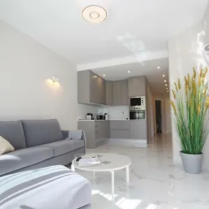 https://luxury-apartments-1st-beach-line.tenerifehoteles.net